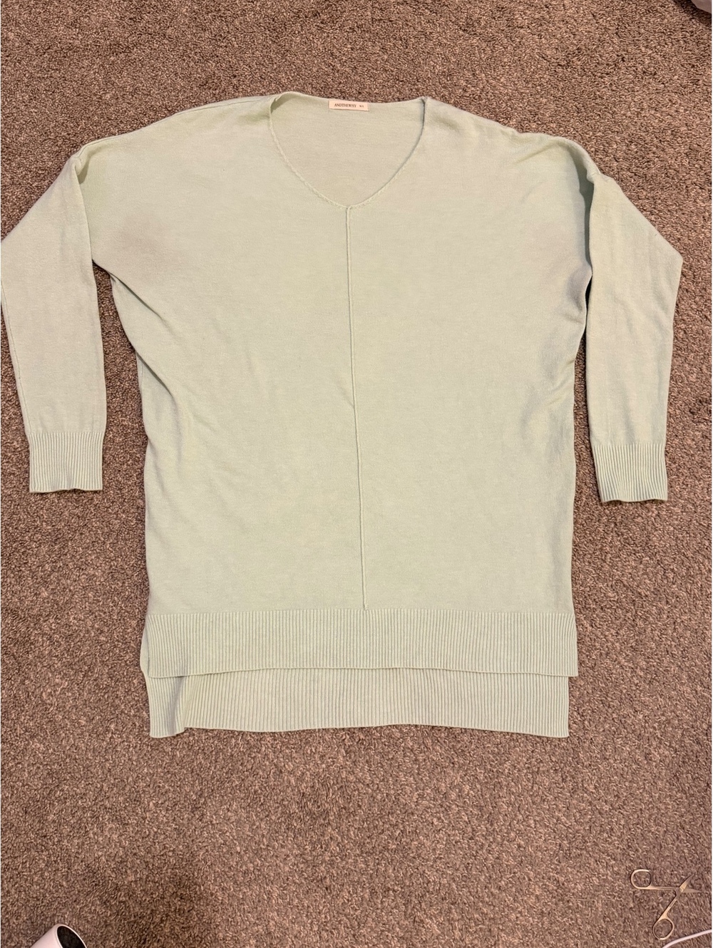 Andthewhy Sage Green V-Neck Tunic Sweater M/L